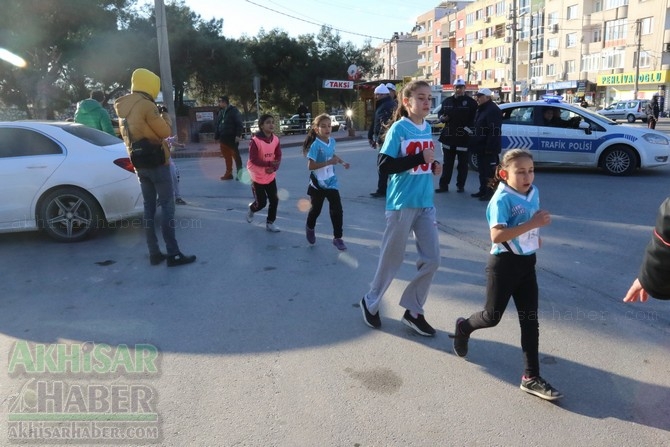 Akhisar'da 27 Aralık Atatürk Kır Koşusu başladı 43