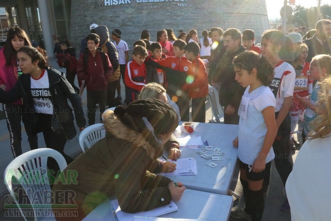 Akhisar'da 27 Aralık Atatürk Kır Koşusu başladı 45