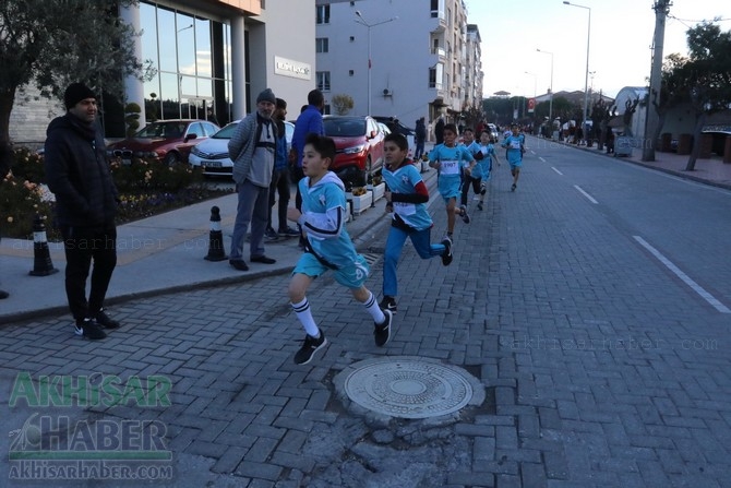 Akhisar'da 27 Aralık Atatürk Kır Koşusu başladı 49