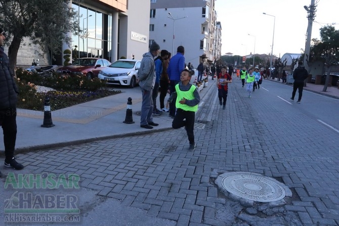 Akhisar'da 27 Aralık Atatürk Kır Koşusu başladı 55