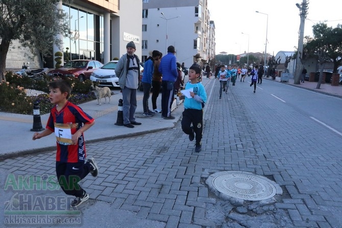 Akhisar'da 27 Aralık Atatürk Kır Koşusu başladı 62