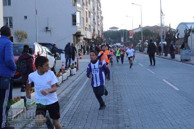 Akhisar'da 27 Aralık Atatürk Kır Koşusu başladı 66