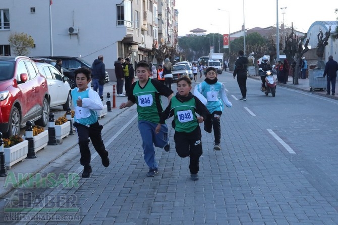 Akhisar'da 27 Aralık Atatürk Kır Koşusu başladı 73