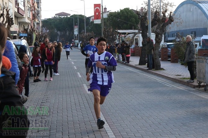 27 Aralık Atatürk Kır Koşusu Akhisar'da çekişmeli geçiyor 10