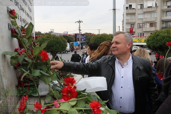 23 Nisan Ulusal Egemenlik ve Çocuk Bayramı Atatürk Anıtı çelenk sunma tö 103