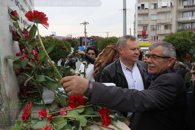 23 Nisan Ulusal Egemenlik ve Çocuk Bayramı Atatürk Anıtı çelenk sunma tö 104