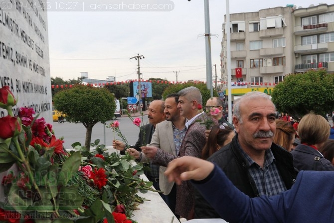 23 Nisan Ulusal Egemenlik ve Çocuk Bayramı Atatürk Anıtı çelenk sunma tö 108