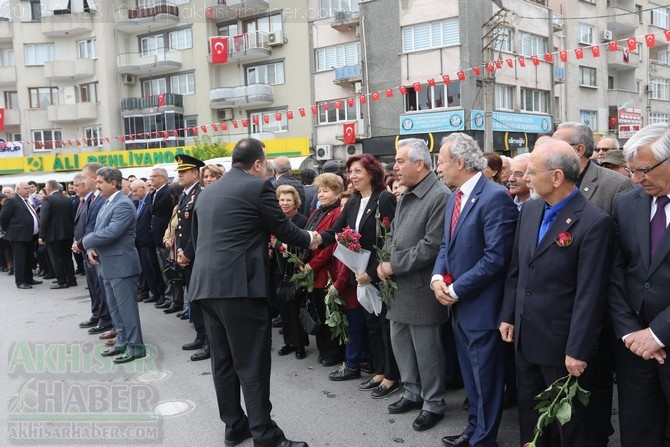 23 Nisan Ulusal Egemenlik ve Çocuk Bayramı Atatürk Anıtı çelenk sunma tö 11