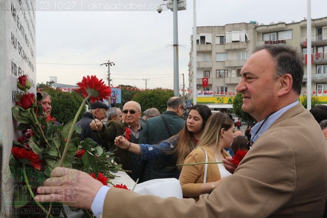 23 Nisan Ulusal Egemenlik ve Çocuk Bayramı Atatürk Anıtı çelenk sunma tö 111