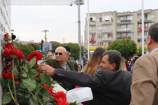 23 Nisan Ulusal Egemenlik ve Çocuk Bayramı Atatürk Anıtı çelenk sunma tö 112