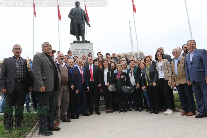 23 Nisan Ulusal Egemenlik ve Çocuk Bayramı Atatürk Anıtı çelenk sunma tö 115