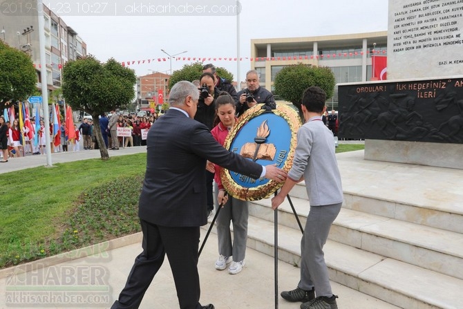 23 Nisan Ulusal Egemenlik ve Çocuk Bayramı Atatürk Anıtı çelenk sunma tö 22