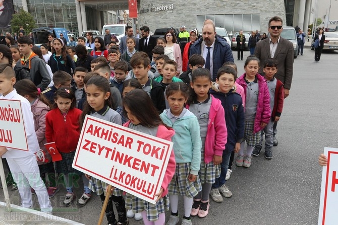 23 Nisan Ulusal Egemenlik ve Çocuk Bayramı Atatürk Anıtı çelenk sunma tö 26