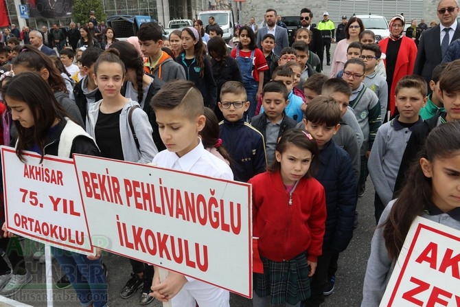 23 Nisan Ulusal Egemenlik ve Çocuk Bayramı Atatürk Anıtı çelenk sunma tö 27