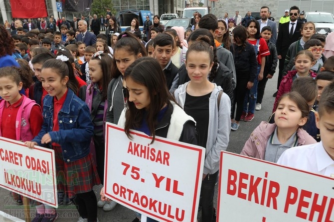 23 Nisan Ulusal Egemenlik ve Çocuk Bayramı Atatürk Anıtı çelenk sunma tö 28