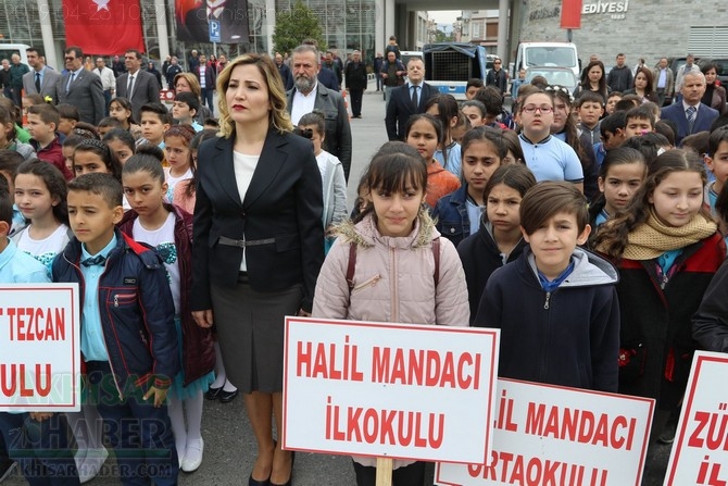 23 Nisan Ulusal Egemenlik ve Çocuk Bayramı Atatürk Anıtı çelenk sunma tö 33