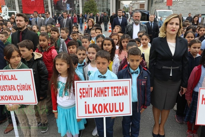 23 Nisan Ulusal Egemenlik ve Çocuk Bayramı Atatürk Anıtı çelenk sunma tö 34