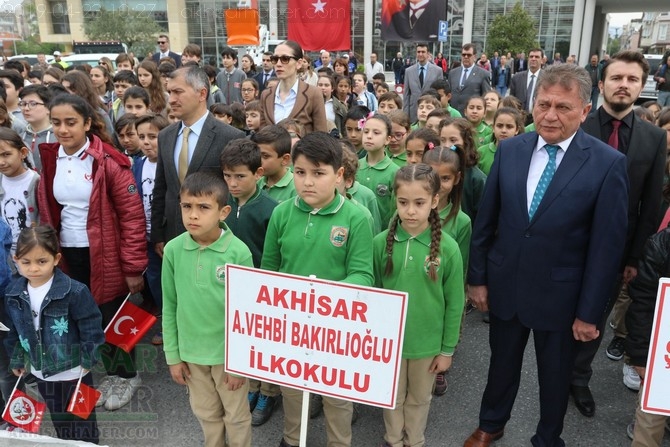 23 Nisan Ulusal Egemenlik ve Çocuk Bayramı Atatürk Anıtı çelenk sunma tö 36