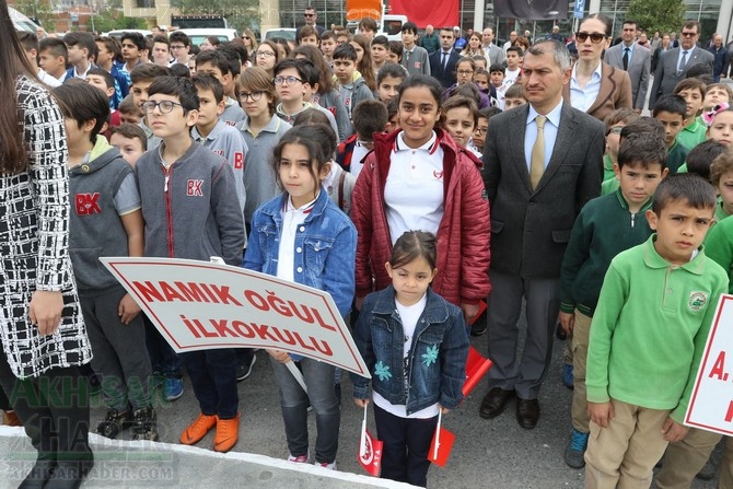 23 Nisan Ulusal Egemenlik ve Çocuk Bayramı Atatürk Anıtı çelenk sunma tö 37