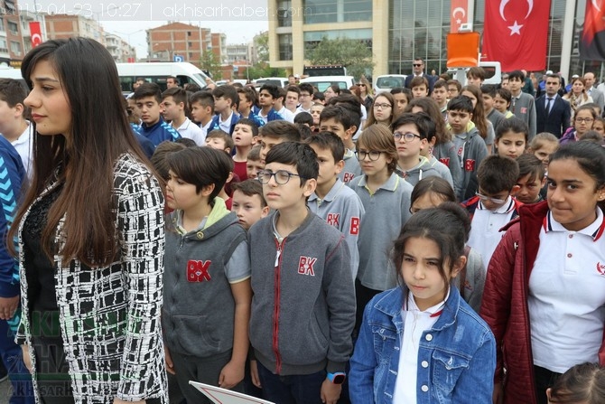 23 Nisan Ulusal Egemenlik ve Çocuk Bayramı Atatürk Anıtı çelenk sunma tö 38