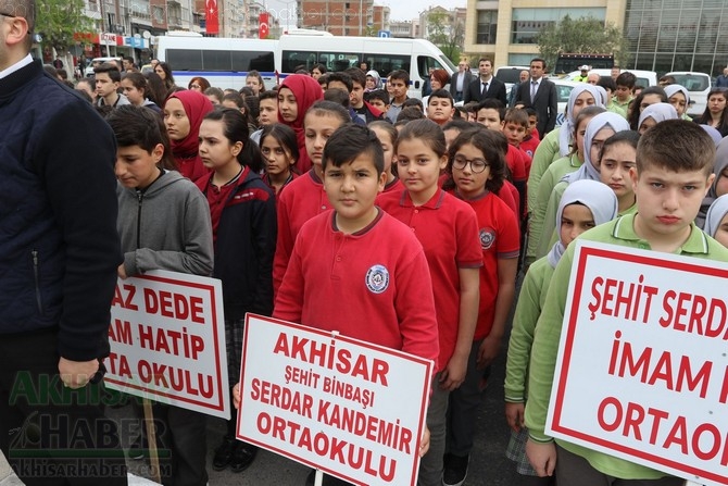 23 Nisan Ulusal Egemenlik ve Çocuk Bayramı Atatürk Anıtı çelenk sunma tö 43