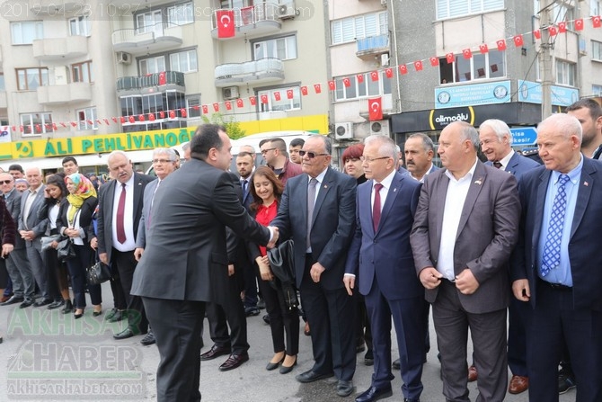 23 Nisan Ulusal Egemenlik ve Çocuk Bayramı Atatürk Anıtı çelenk sunma tö 5