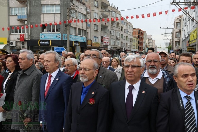 23 Nisan Ulusal Egemenlik ve Çocuk Bayramı Atatürk Anıtı çelenk sunma tö 71