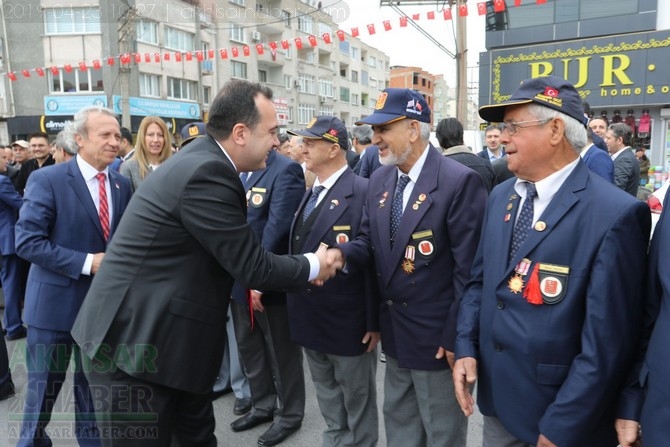 23 Nisan Ulusal Egemenlik ve Çocuk Bayramı Atatürk Anıtı çelenk sunma tö 85