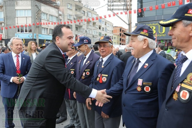 23 Nisan Ulusal Egemenlik ve Çocuk Bayramı Atatürk Anıtı çelenk sunma tö 87