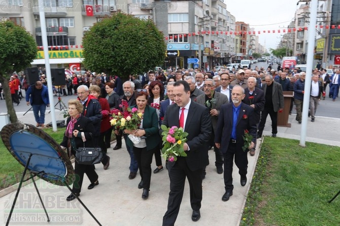 23 Nisan Ulusal Egemenlik ve Çocuk Bayramı Atatürk Anıtı çelenk sunma tö 89