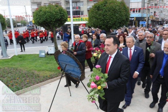 23 Nisan Ulusal Egemenlik ve Çocuk Bayramı Atatürk Anıtı çelenk sunma tö 90