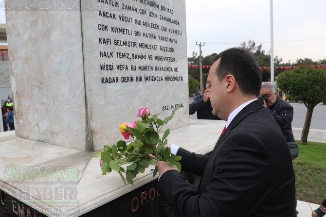 23 Nisan Ulusal Egemenlik ve Çocuk Bayramı Atatürk Anıtı çelenk sunma tö 91