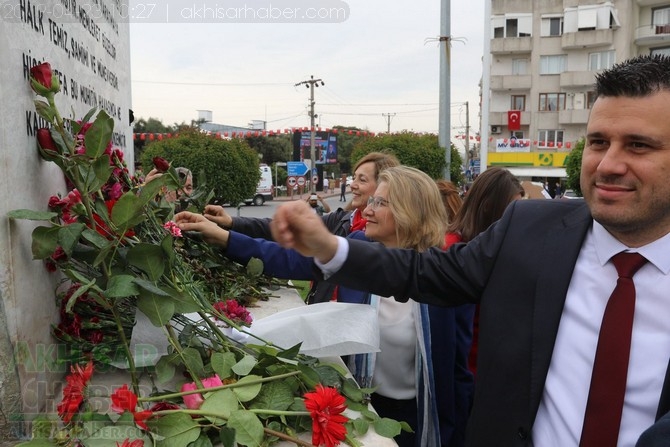 23 Nisan Ulusal Egemenlik ve Çocuk Bayramı Atatürk Anıtı çelenk sunma tö 99