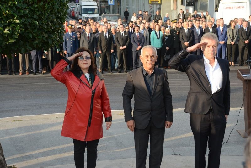 10 Kasım Atatürk'ü Anma Günü Çelenk Sunma Töreni Foto Galeri 13