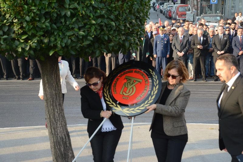 10 Kasım Atatürk'ü Anma Günü Çelenk Sunma Töreni Foto Galeri 24