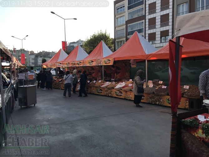 Akhisar'da Anadolu Yöresel Ürünleri ve El Sanatları Fuarı açıldı. 11