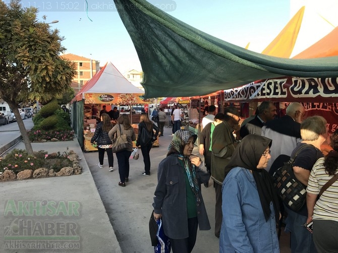 Akhisar'da Anadolu Yöresel Ürünleri ve El Sanatları Fuarı açıldı. 23