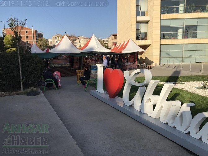 Akhisar'da Anadolu Yöresel Ürünleri ve El Sanatları Fuarı açıldı. 31