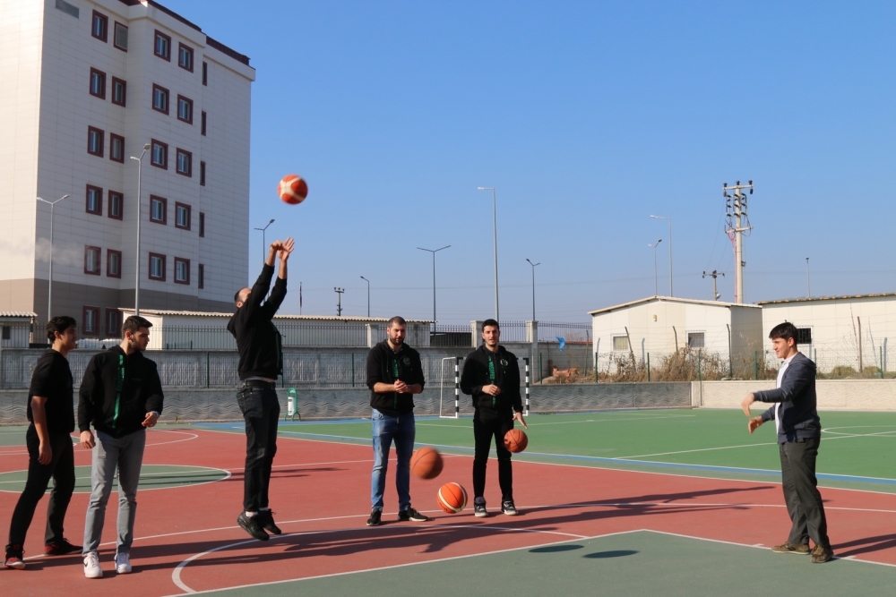 Akhisar Belediye Basket takımı, Akhisar Fen Lisesi öğrencileri ile buluş 58