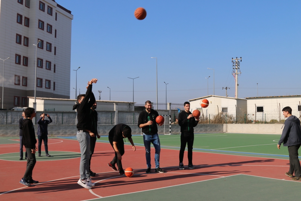 Akhisar Belediye Basket takımı, Akhisar Fen Lisesi öğrencileri ile buluş 59