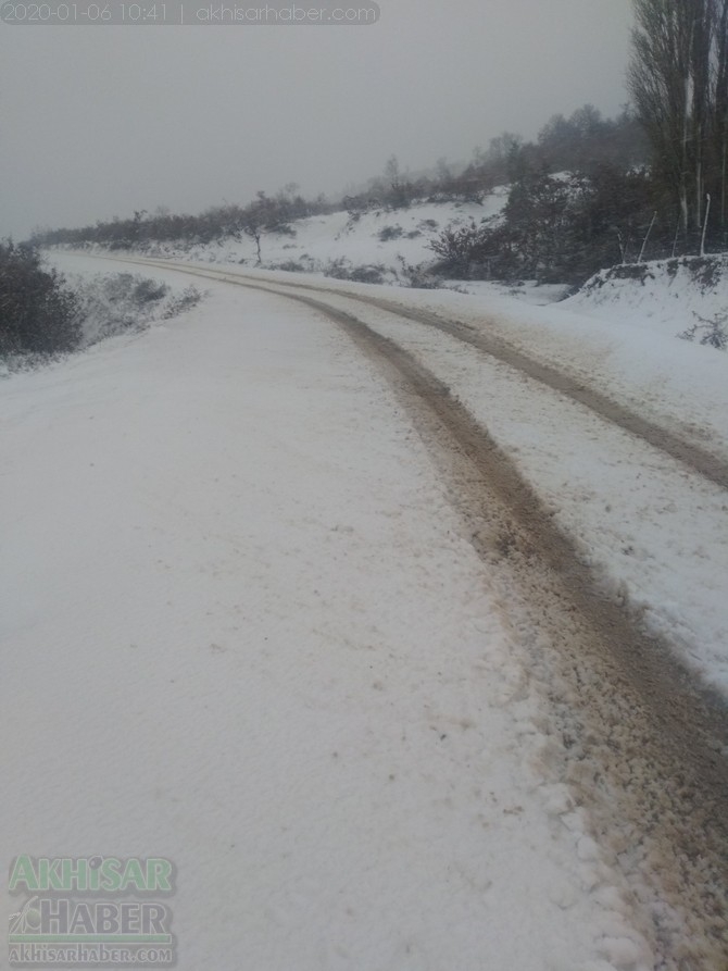 Akhisar, Akkocalı Mahallesinde kar yağışı başladı! İşte an itibari ile f 7