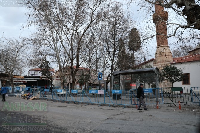 Depremde zarar gören Akhisar Paşa Camii geçici olarak ibadete kapandı 22