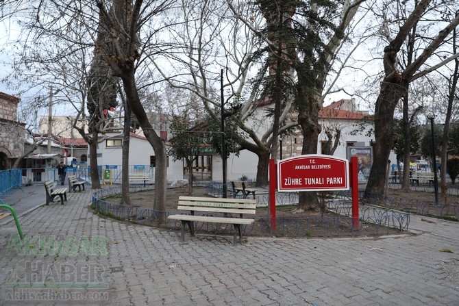 Depremde zarar gören Akhisar Paşa Camii geçici olarak ibadete kapandı 26