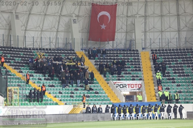 TFF 1.Lig, Akhisarspor, E.G. Menemenspor ilk devre fotoğrafları 18