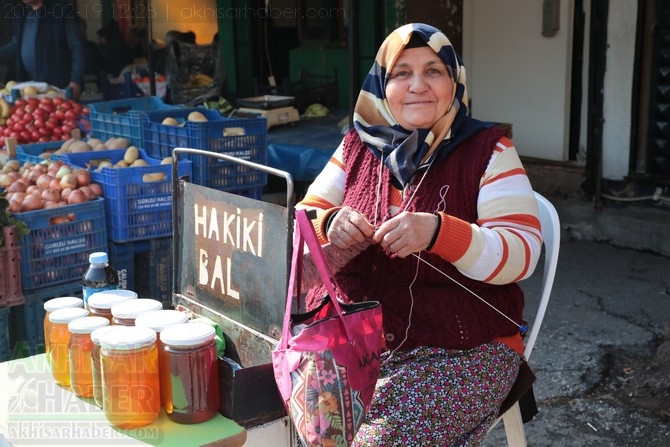 Akhisar'da Çarşamba günleri kurulan köylü pazarından objektiflerimi 52