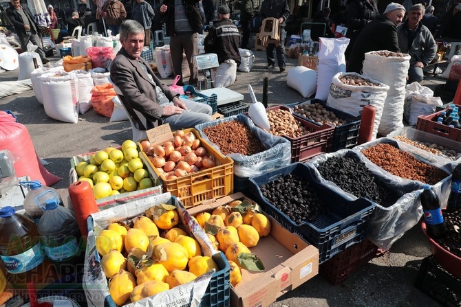 Akhisar'da Çarşamba günleri kurulan köylü pazarından objektiflerimi 6