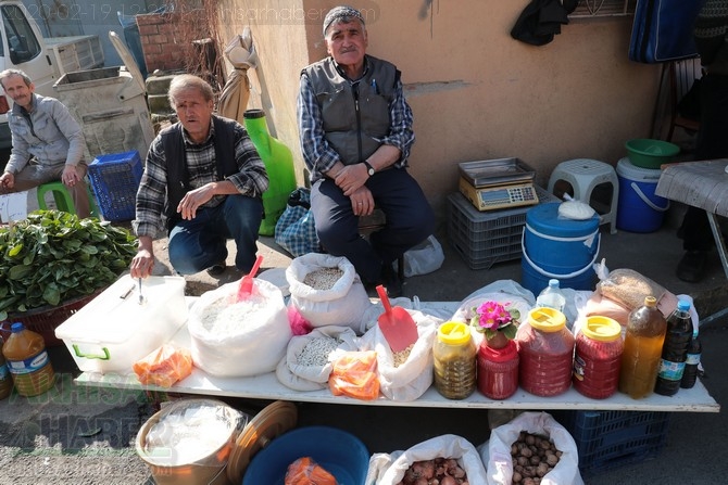 Akhisar'da Çarşamba günleri kurulan köylü pazarından objektiflerimi 60