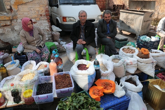 Akhisar'da Çarşamba günleri kurulan köylü pazarından objektiflerimi 64