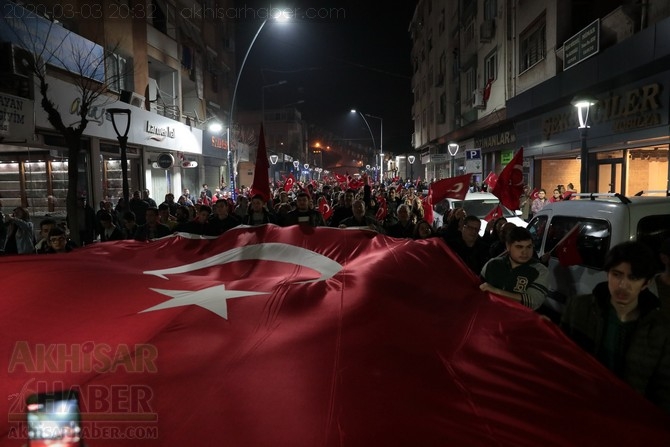 3 Mart 2020 tarihli Akhisar şehitler için yapılan yürüyüş tüm fotoğrafla 117