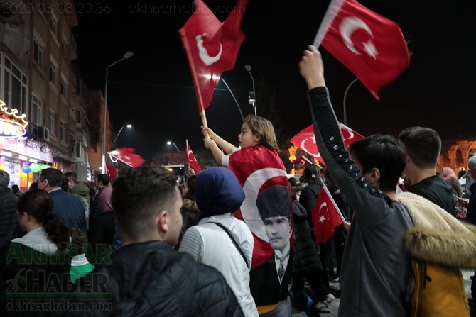 3 Mart 2020 tarihli Akhisar şehitler için yapılan yürüyüş tüm fotoğrafla 125